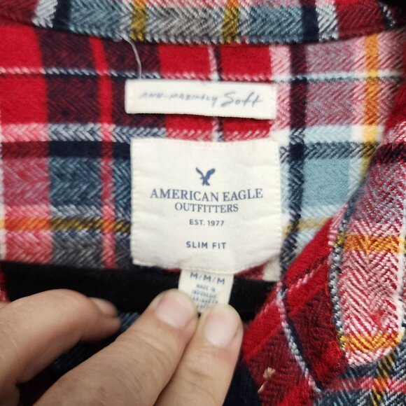 American Eagle Outfitters Shirt Womens Medium Red Plaid Flannel Button Up - Picture 2 of 9